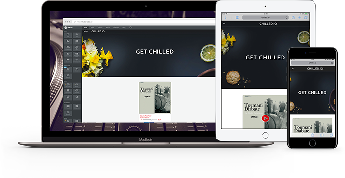This is a neutral backdrop with a macbook, iPad and iphone all overlayed over each other. The homescreens of each are the homepages for the Website Builders.
