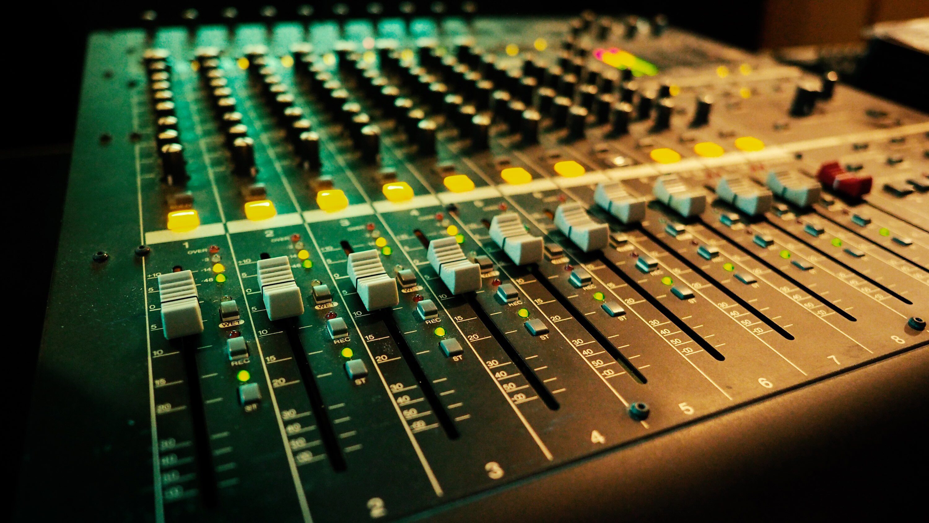 Studio sound mixer