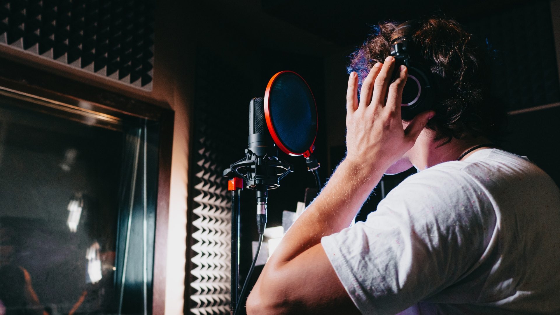 When to use ai for voiceovers header